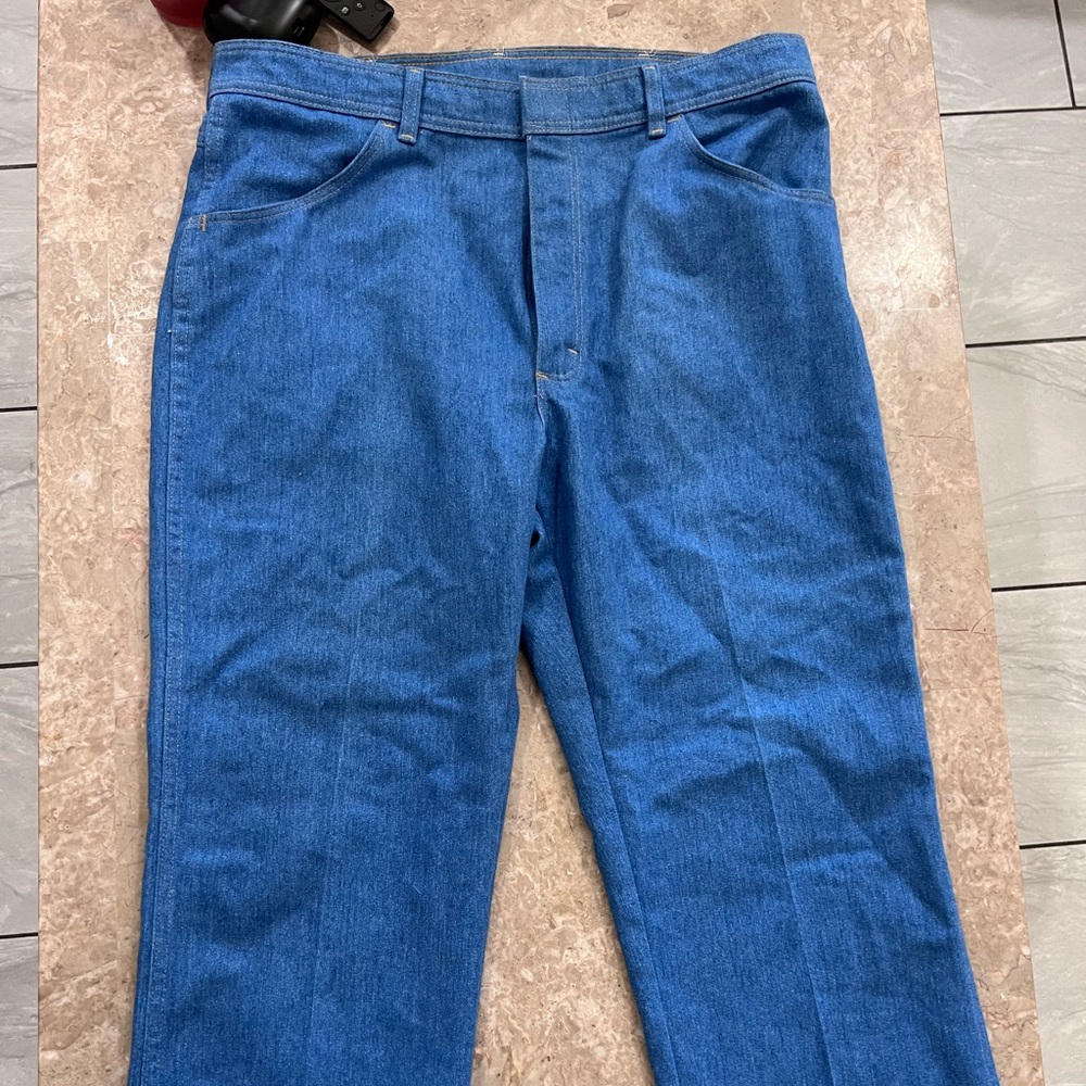 Wrangler dad jeans! Straight fit 38x32 does run a little small at waist